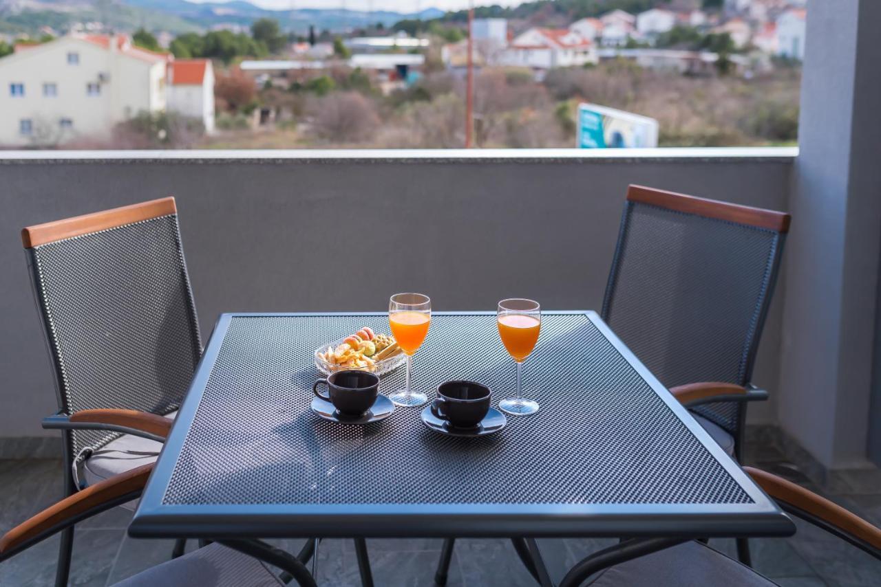 Apartments Tanya 希贝尼克 外观 照片